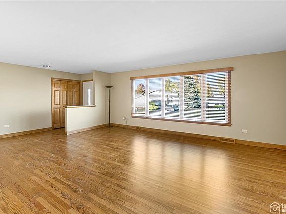4th image of 8837 Lori Ln