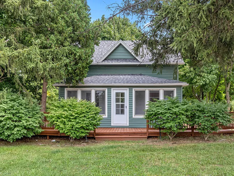 17130 Beck Rd — Photo 1