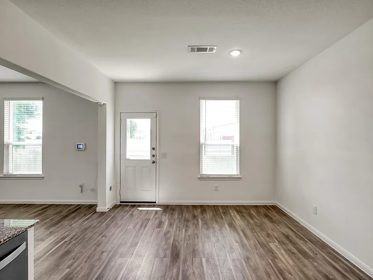 7314 Madison Commons Ln — Photo 9