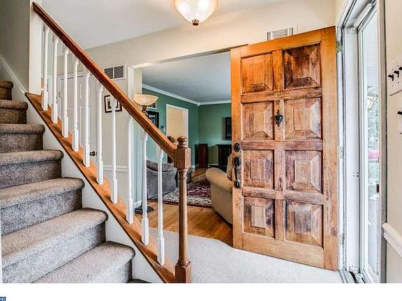 4th image of 2308 Empire Dr