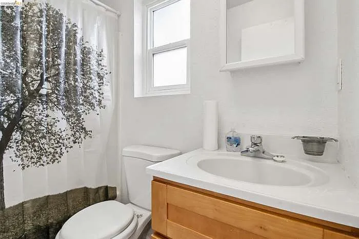 874 Pine St — Photo 11