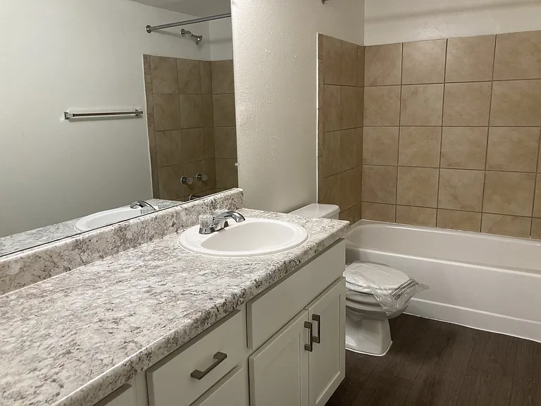 Windsor Place Apartments — Photo 62