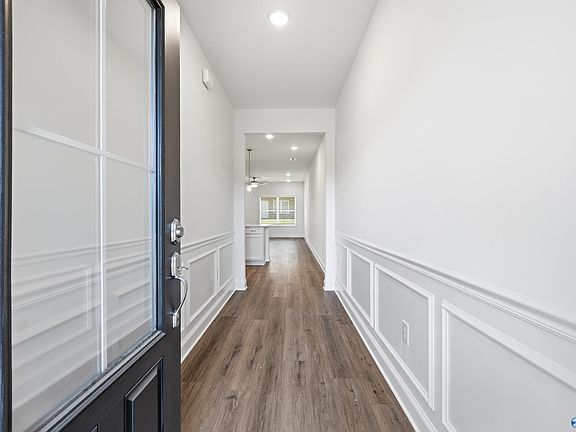 3rd image of 3130 Mead Way SE