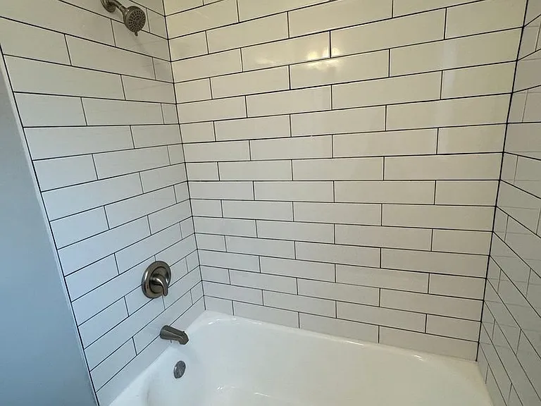 605 Hinman — Photo 20