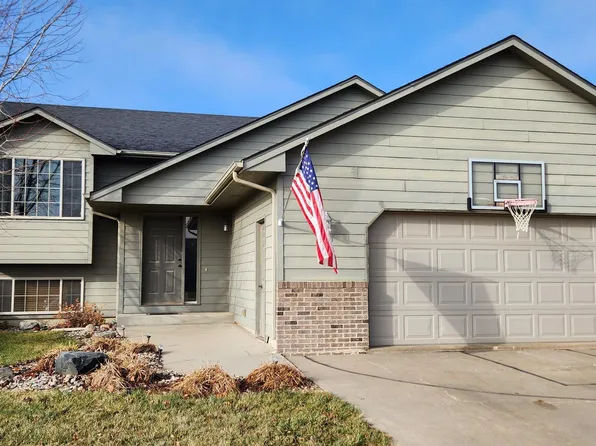 429 Macey Ave, Harrisburg, SD 57032