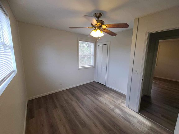 4th image of 553 Brookview Dr N