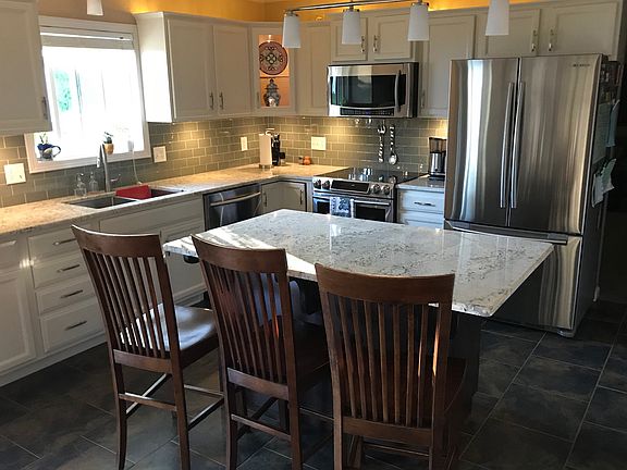 Kitchen w new stainless