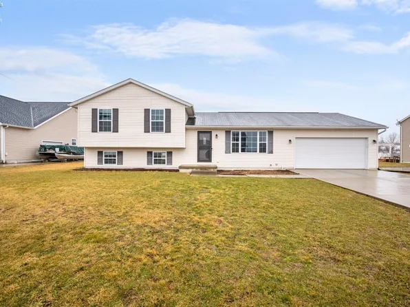 435 Burdine Dr, Oak Harbor, OH 43449