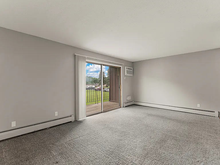 Lancaster Village Apartments — Photo 32