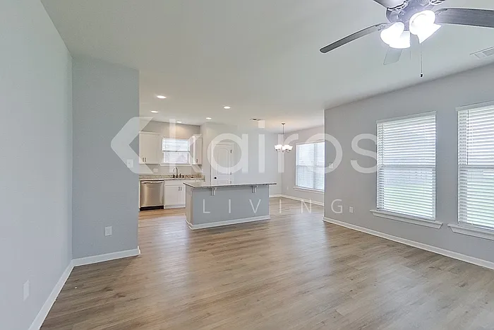 4 bed, 2.0 bath, 1858 sqft, $2,185 — Photo 4