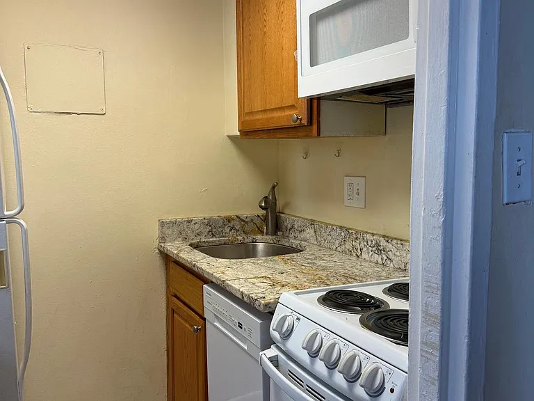 2141 I St NW #516 — Photo 9