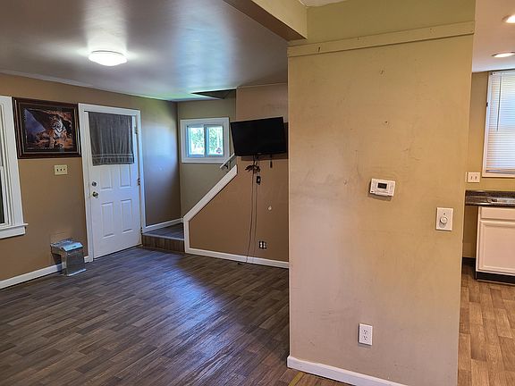 4th image of 1535 Safford Ave