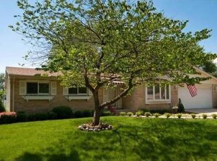 1427 W Concord Dr, Arlington Heights, IL 60004
