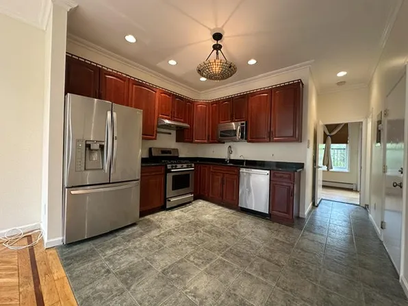 930 Washington Street image 1 of 23