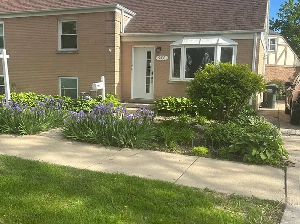 9333 Jackson Ave, Brookfield, IL 60513