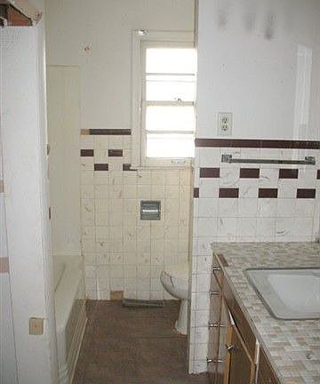 4th image of 3325 Ave G