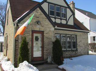 2419 N 71st St, Wauwatosa, WI 53213