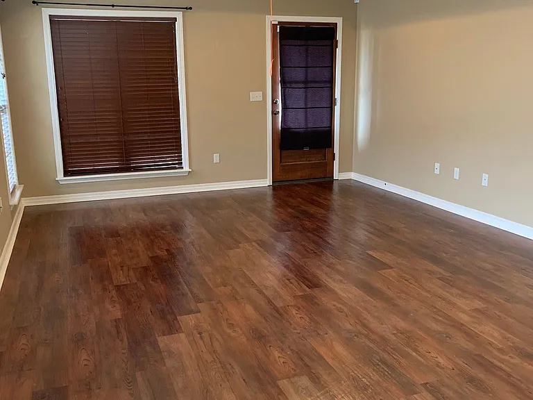 100 Hawthorne Dr — Photo 4