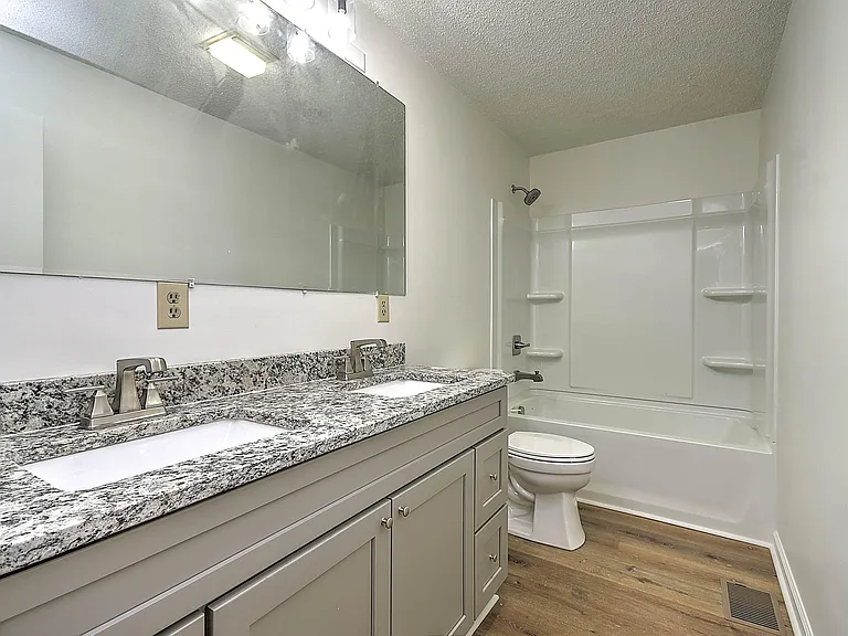 424 W Maple St #2 — Photo 14