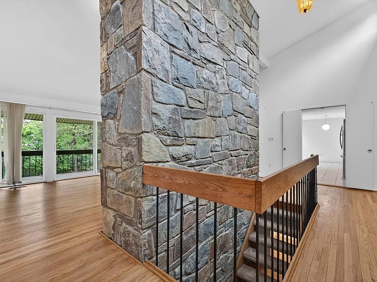 9404 Woodington Dr — Photo 6