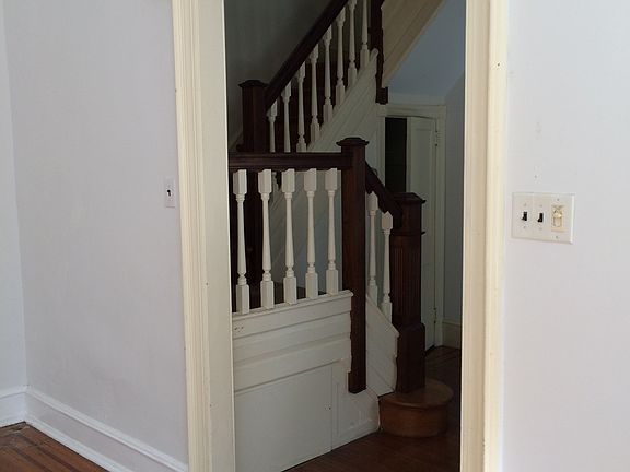 3rd image of 645 W Sedgwick St