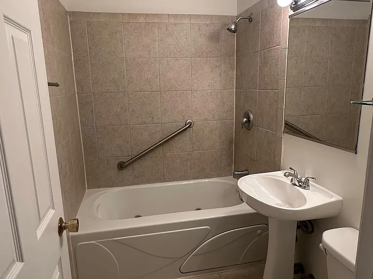 527 W Eastman St #1 — Photo 4
