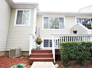 316 Windcrest Ct, Bolingbrook, IL 60440