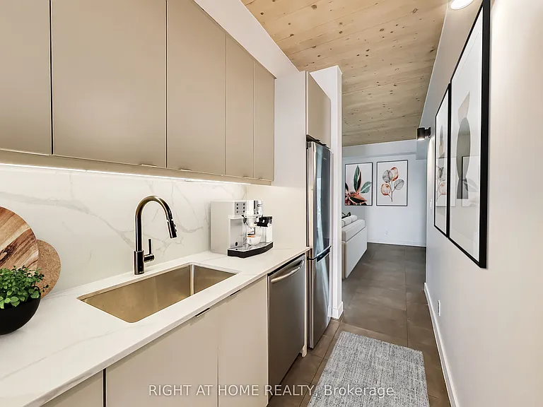 1602 Queen St E #PENTHOUSE — Photo 11