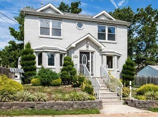 2 Outlook Ave, Colonia, NJ 07067