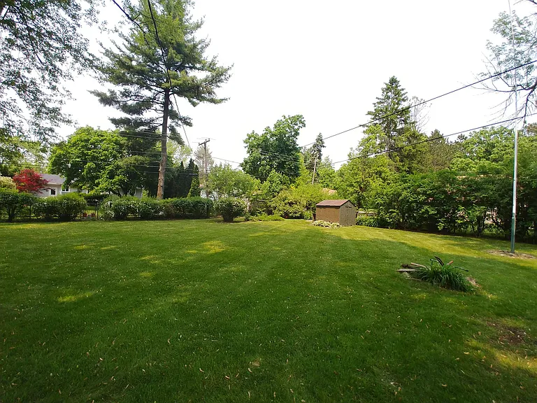 356 Highland Rd — Photo 5