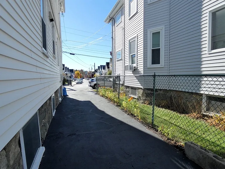 188-190 Sylvan St — Photo 10