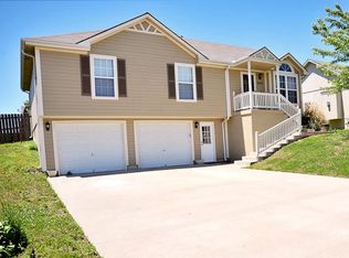 850 SW Country Hill Dr, Grain Valley, MO 64029