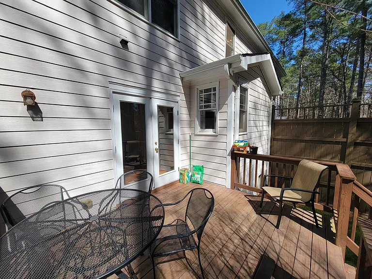 318 Charleston Ln — Photo 14