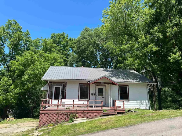 20 Cook St, Savanna, IL 61074