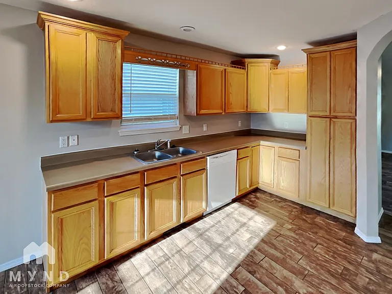 711 N Jonathan Ave — Photo 5