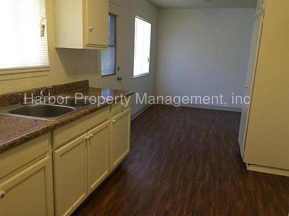 4th image of 320 E 116th St