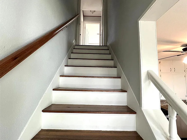 801 Avenue F — Photo 25