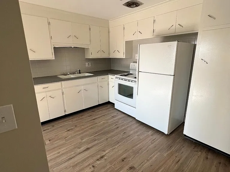 1015 Wehrle Dr #3 — Photo 2