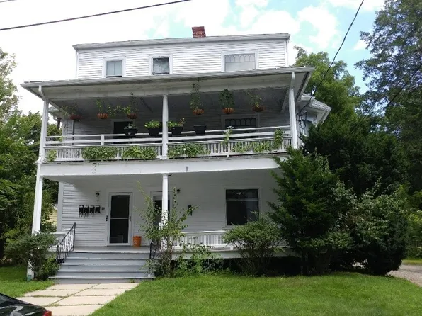 33-35 Kendrick Pl, Amherst, MA 01002