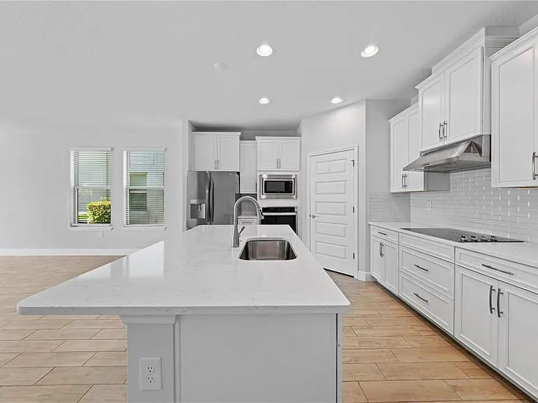 15537 Mango Isle St — Photo 34