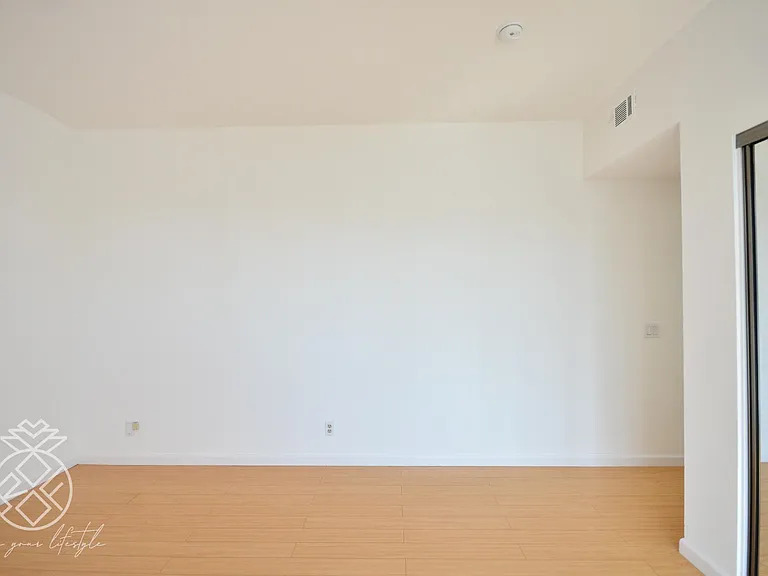 1727 Glendon Ave #104 — Photo 41