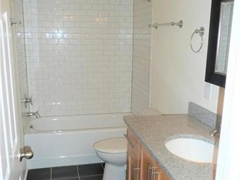 1315 W Cary St — Photo 3