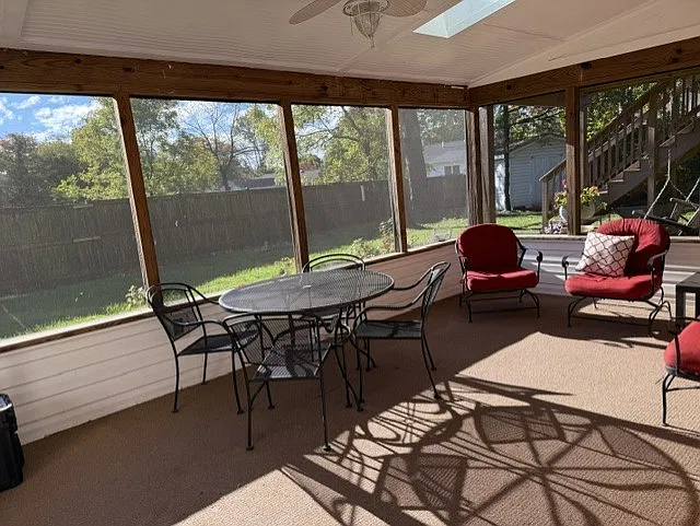 2 bed, 958 sqft, $1,600 — Photo 2