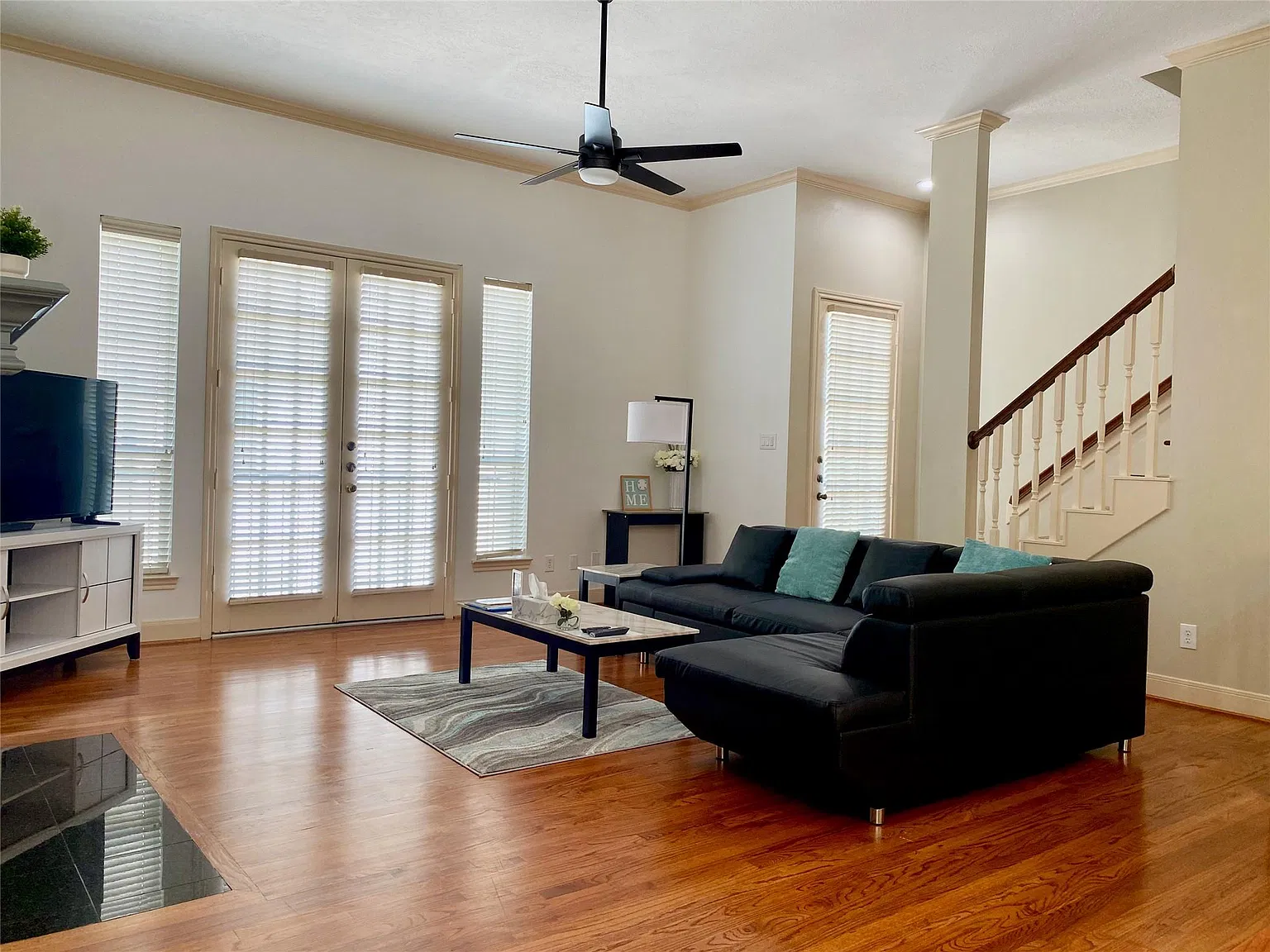 3 bed, 2.5 bath, 2048 sqft, $3,000 — Photo 3