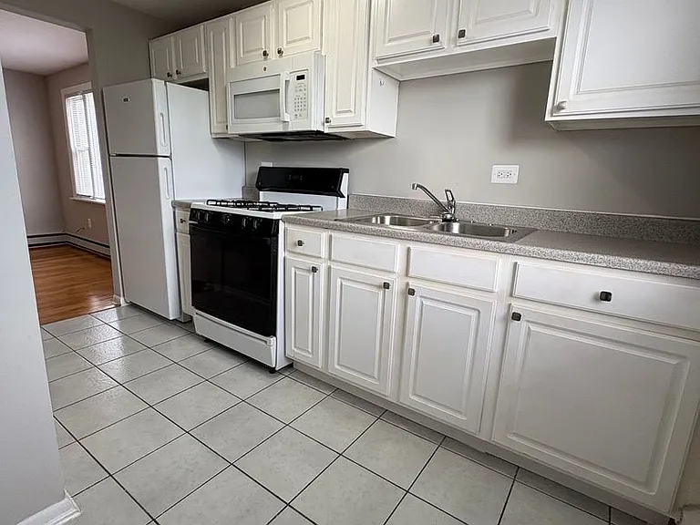 6933 Stanley Ave — Photo 5