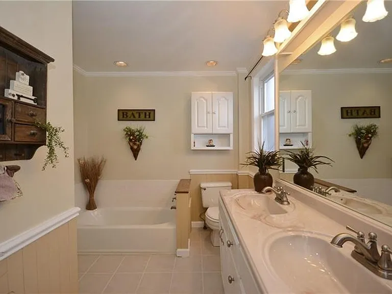 2112 Saranac Ave — Photo 16