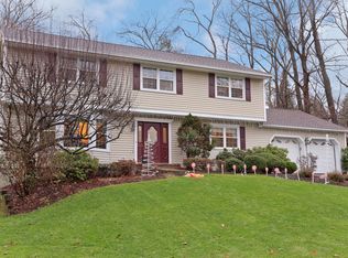 364 Rose Ct, Yorktown Heights, NY 10598