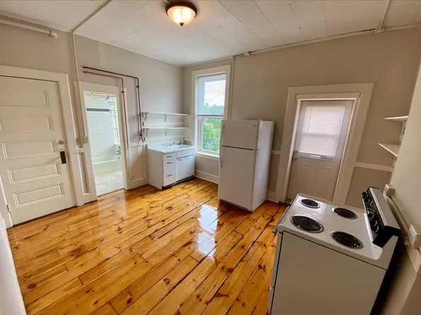 25 N Pleasant St APT 3S, Amherst, MA 01002