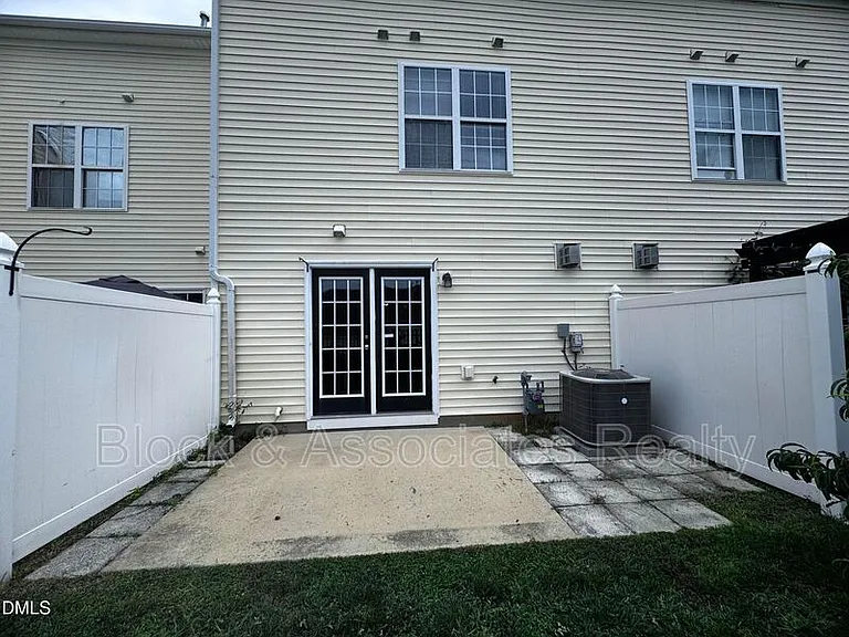 2630 Vega Ct — Photo 13