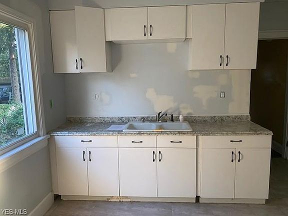 5th image of 12814 Hlavin Ave